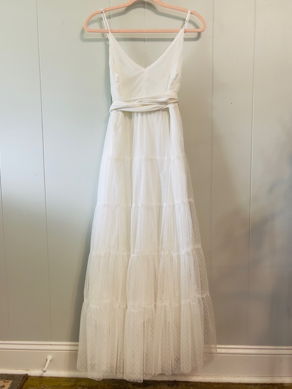 EUC Lulu’s Made to be Magical White Dotted Tie-Back Tiered Midi Dress Medium - Picture 10 of 13